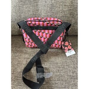 NWT…DIANE VON FURSTENBERG PINK MODERN GEO CAMERA BAG FOR TARGET‎